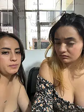 แชท XXX สดของ Antonella_Julieta