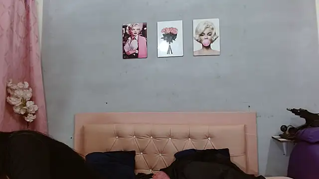 Adut_Akechのウェブカメラショー