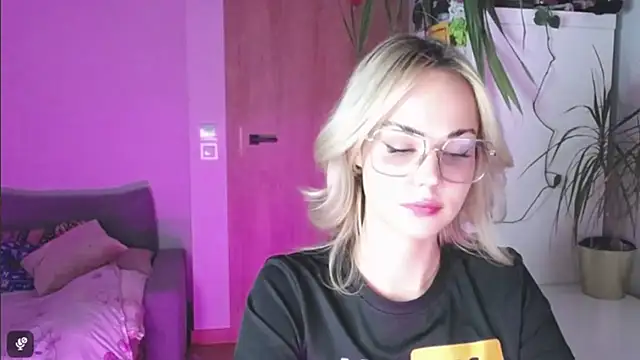 Онлайн чат XXX LexiexPlay