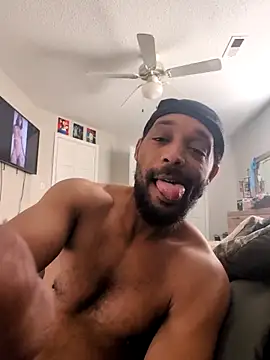 TheGoldenBoldy321 Show in webcam