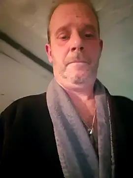 KnownObligation1: διαδικτυακό σόου στην κάμερα