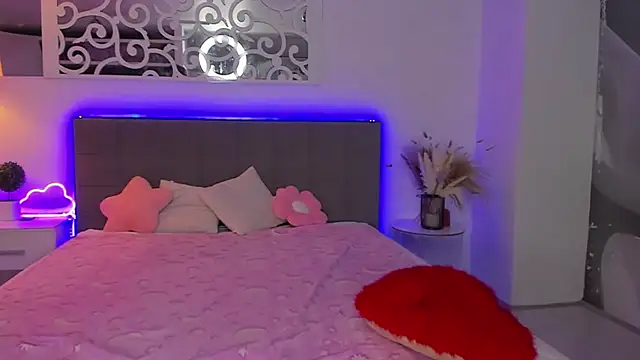 LuisaClover Chat XXX in diretta