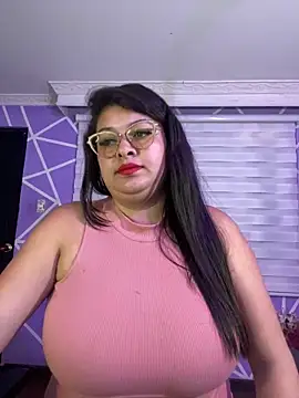 MiiaaJoness' Live XXX Chat