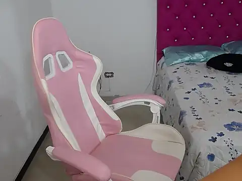 Show modela sara_queen69 na web-kameri