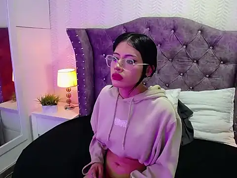 NatsumeZivic's Live XXX Chat