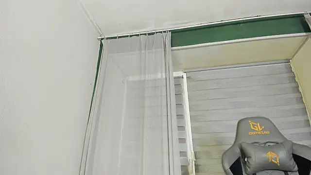 Chatroom XXX en direct de -Aariella-