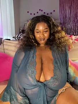 BigFineSelena élő XXX-chatje