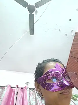 thanusi_2's Webcam Show