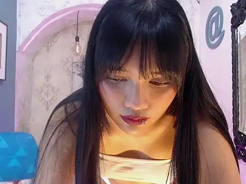 Kaytlin_James Chat XXX live