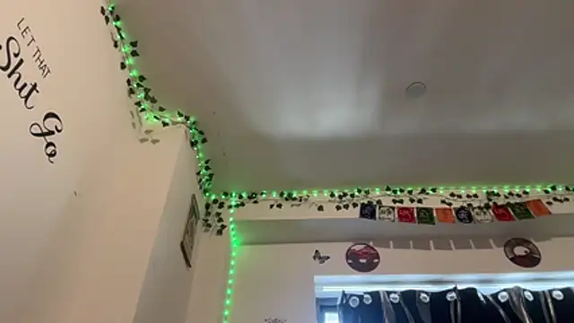 Chat +18 de tinydaisy21 ao vivo