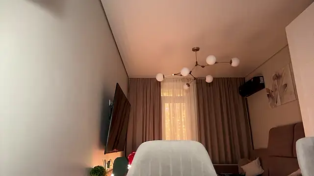 PinkClouds_'s Live XXX Chat