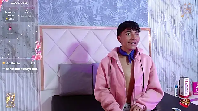 Show modela osamu_tay na web-kameri