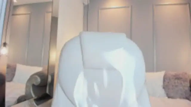 CloeHapのライブXXXチャット