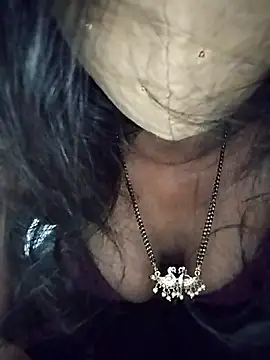 Pokazy przed kamerką – Triveni-Lovely