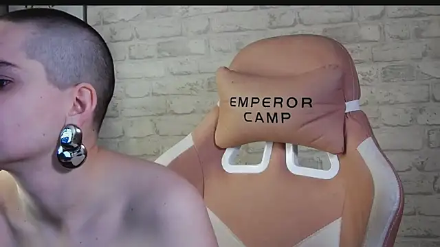 ManuTaya: απευθείας συνομιλία ΧΧΧ