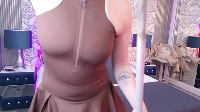 TaniaBlaze 现场XXX聊天