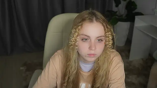 SuzanLybrand élő XXX-chatje