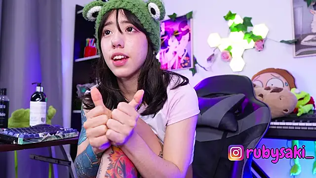 دردشة Ruby_saki الجنسية المباشرة