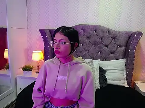 NatsumeZivic Adlı Modelin Canlı XXX Sohbeti