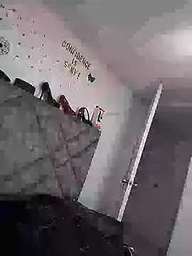 Shantey_Laurent Chat XXX in diretta