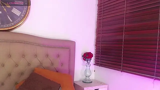 Adara_Ferrara Adlı Modelin Canlı XXX Sohbeti