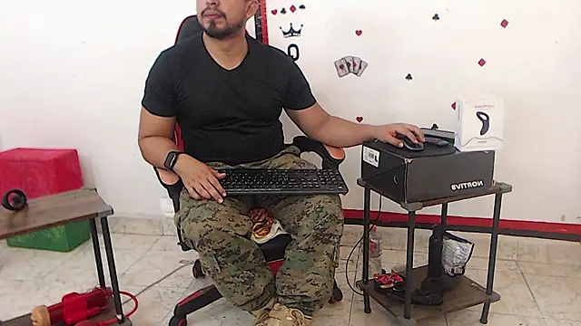 دردشة KalethBigDick الجنسية المباشرة