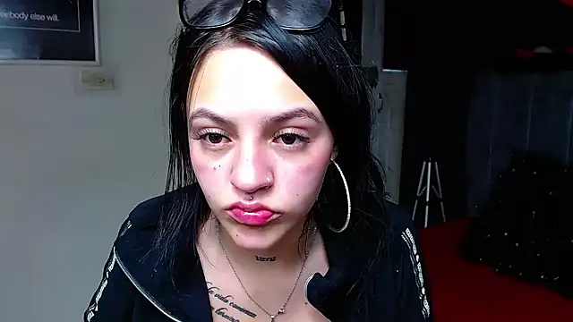 Chatroom XXX en direct de Violettasquirt