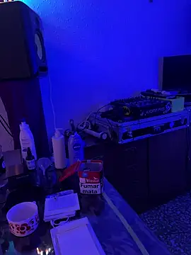 PutaNieves1983 Live XXX Chat