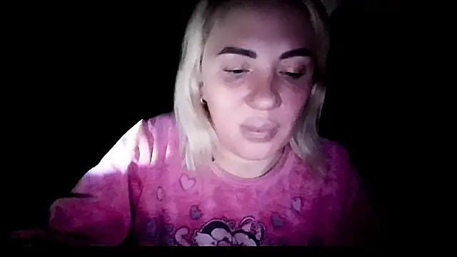 EmmaCat_ Adlı Modelin Canlı XXX Sohbeti