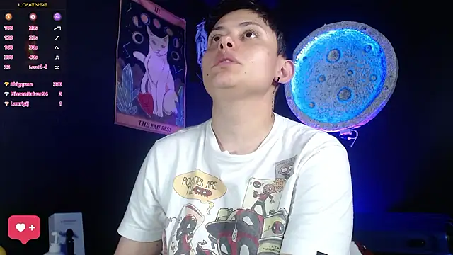 Chat +18 de girl_intense444 ao vivo