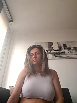 Latiinvenushotのウェブカメラショー