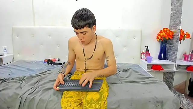 lucy_78_sweet: вебкам-шоу