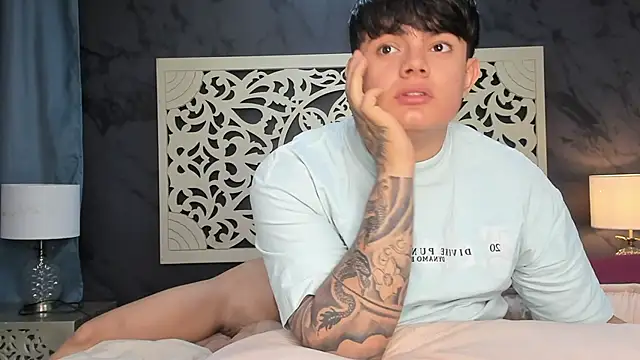 Chatroom XXX en direct de LoveRebels_