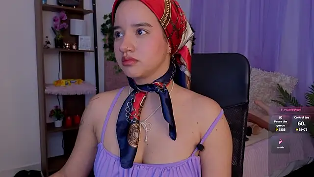 emilyrouxe Adlı Modelin Canlı XXX Sohbeti