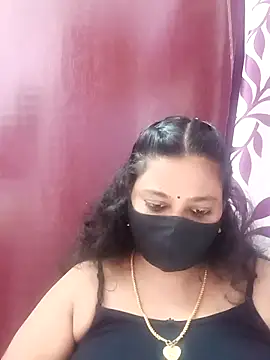 Mandhra28: διαδικτυακό σόου στην κάμερα