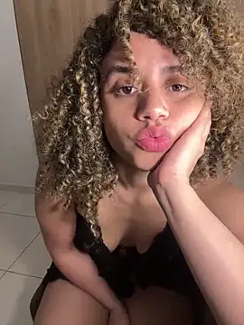 Chat +18 de KittyTwerk_2 ao vivo