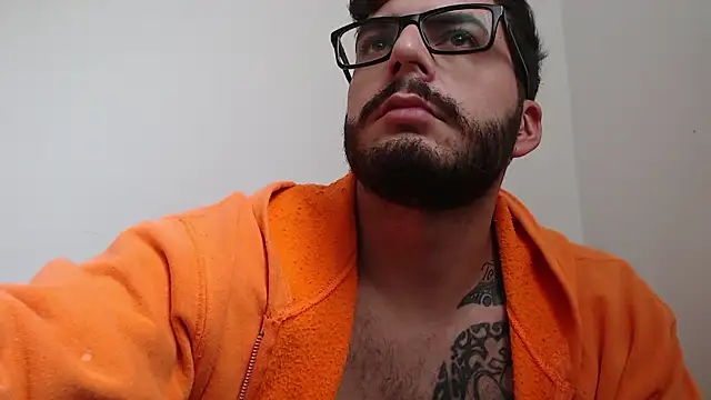 Chat XXX ao vivo de thomas_gun