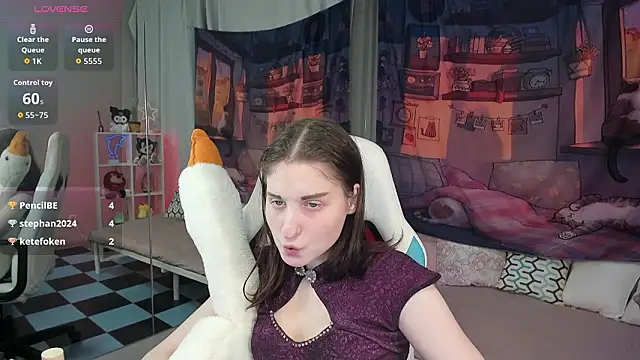 KiraDuvall élő XXX-chatje