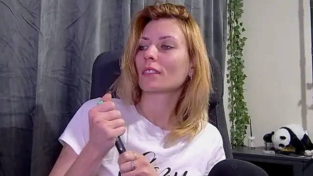 karo123421 Live XXX Chat