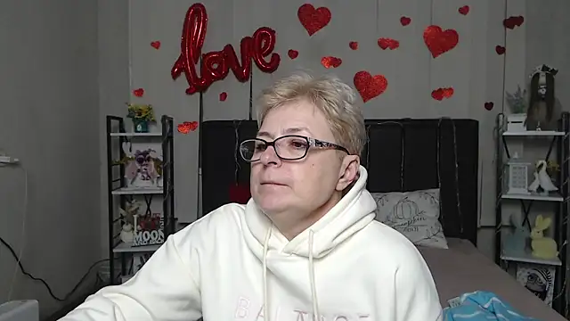 دردشة EmiliaGree الجنسية المباشرة