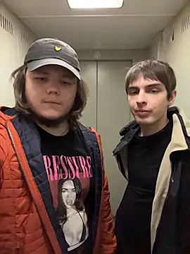 Pokazy przed kamerką – desiredude9