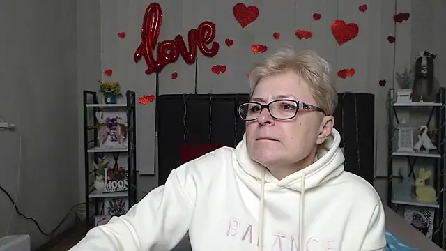 دردشة EmiliaGree الجنسية المباشرة