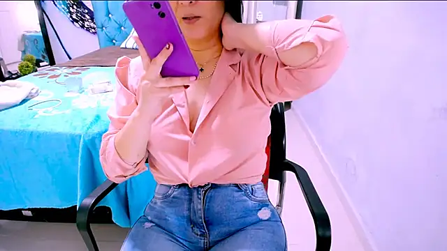 BitterMomXxx – webcam-show