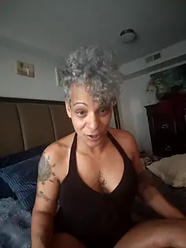 Онлайн чат XXX CeceilaMoon