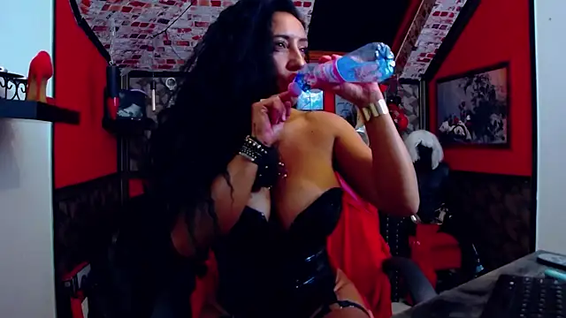 DommeBellatrix: онлайн-секс-чат