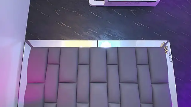 Chat XXX en directo de _MiaBrown_