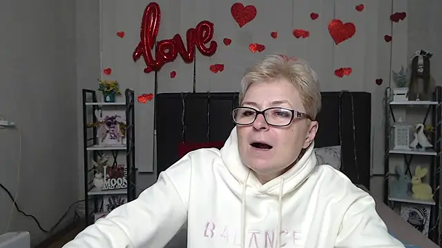 EmiliaGree live XXX chat