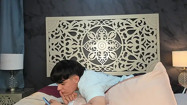 Chatroom XXX en direct de LoveRebels_