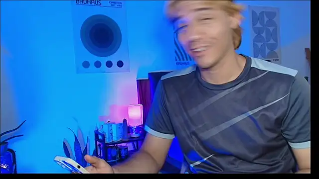 Pokazy przed kamerką – CrisotpherMoretti