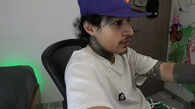 trieone's Webcam Show